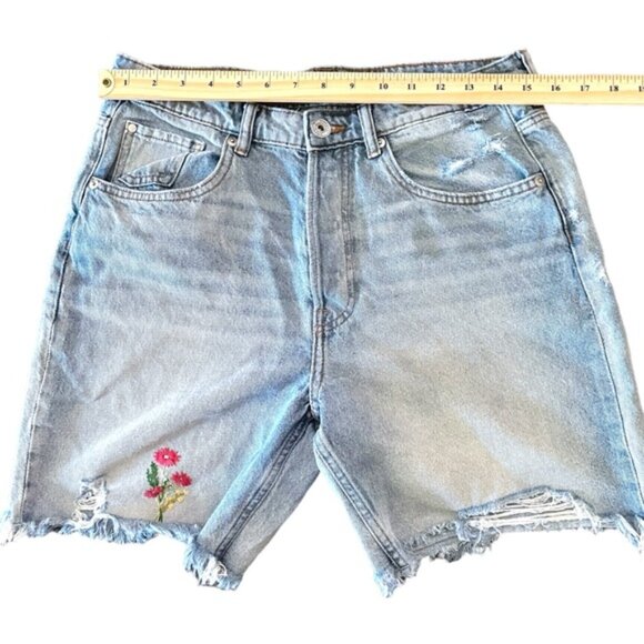 Embroidered H&M High Waist Blue Jean Button Fly Denim Shorts Distressed Size 8 - Picture 10 of 15